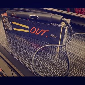 Aria flat iron